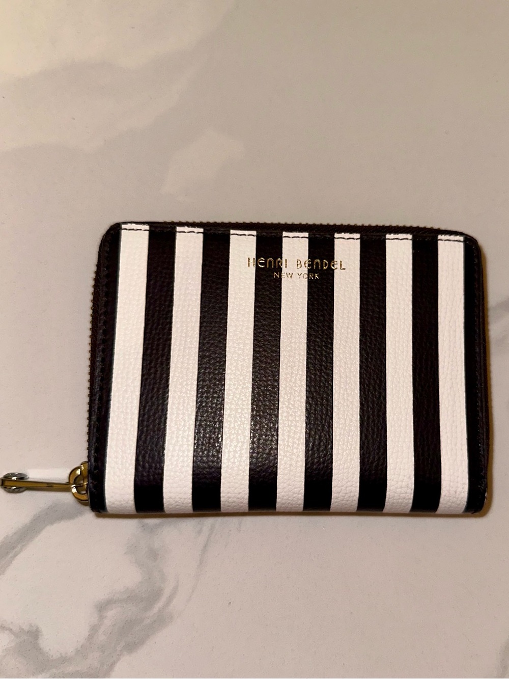 NWOT Henri Bendel West 57th Stripe Zip Around Wallet With Dustbag
